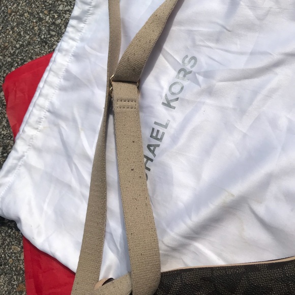 Michael Kors Cross Body 💼 - Picture 7 of 8